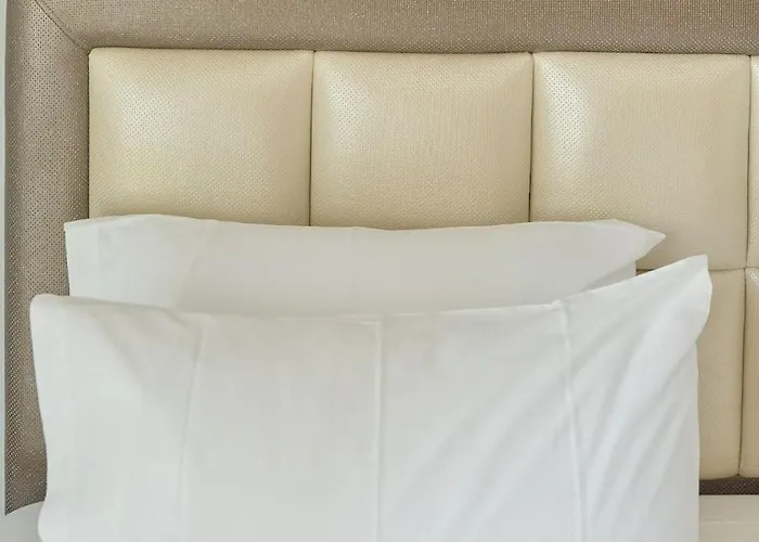 Beachside Apartment-pool-parking Apartment